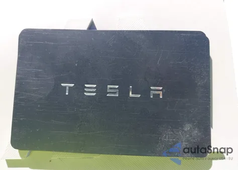 2024 Tesla Model Y Long Range Dual Motor All-Wheel Drive/Rwd z USA, uszkodzony, nr VIN 7SAYGDED6RA325431